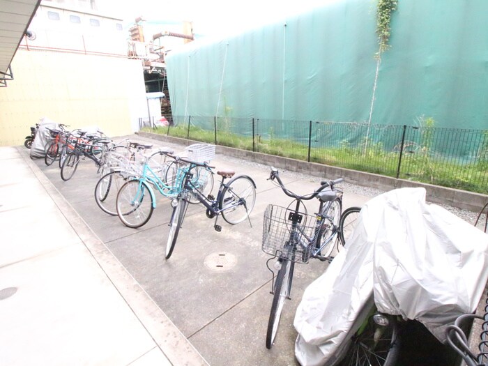 物件外観写真4　(駐輪場)