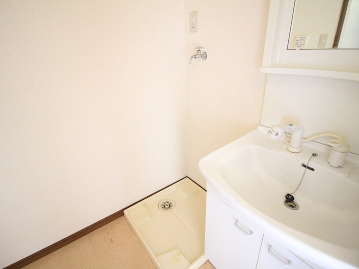 物件内観写真18　(洗濯機置場)