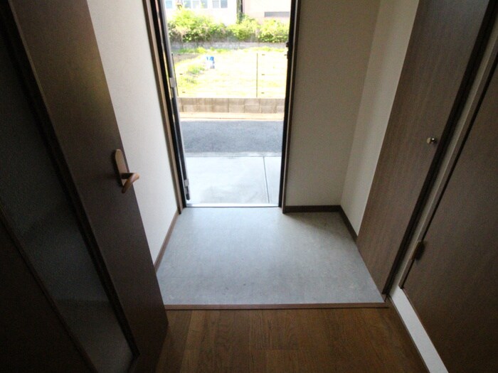 物件内観写真19　(玄関)