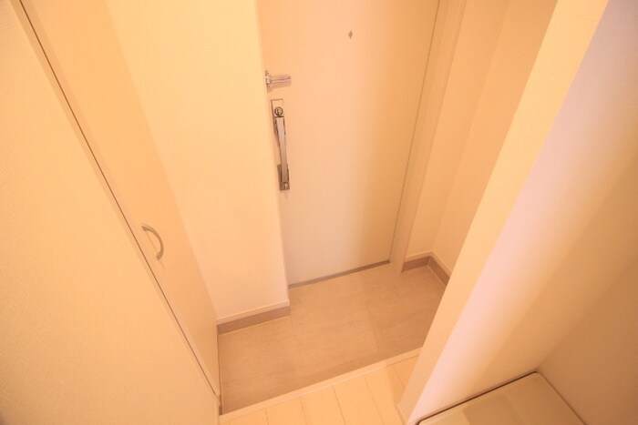 物件内観写真7　(玄関)