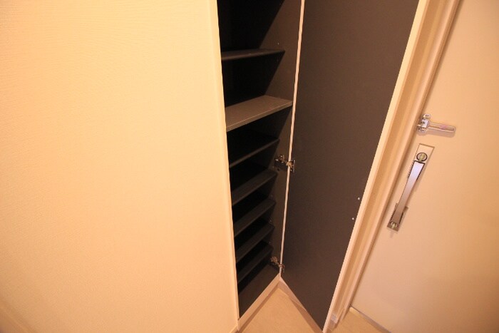 物件内観写真8　(靴箱)