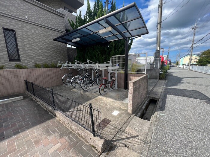 物件外観写真3　(駐輪場)