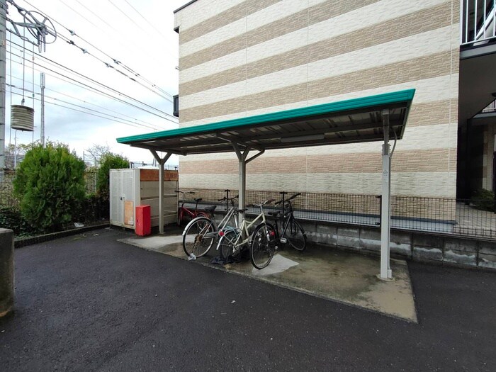 物件外観写真3　(駐輪場)