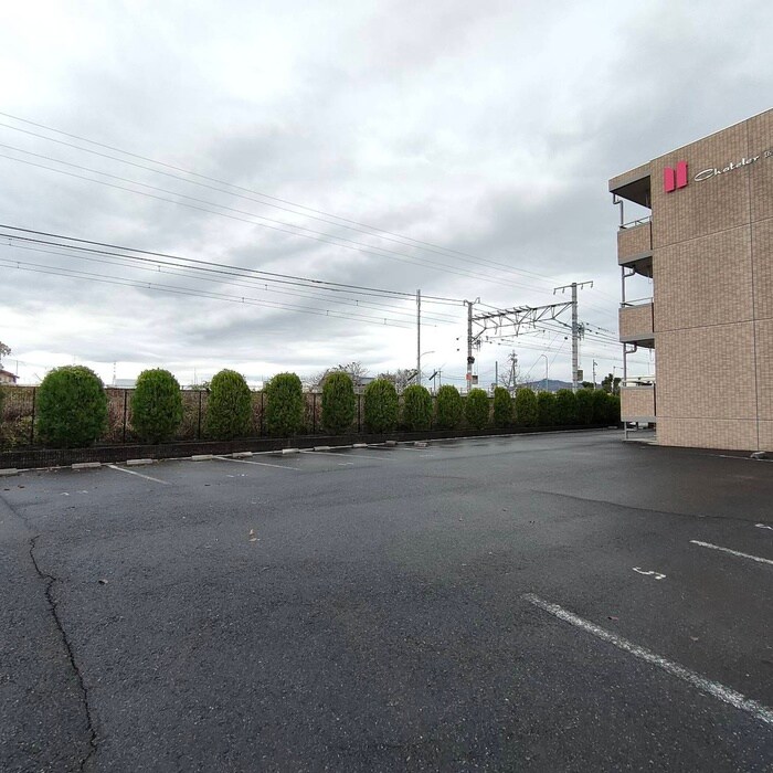 物件外観写真4　(駐車場)