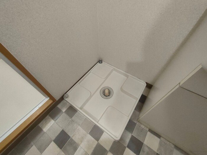 物件内観写真12　(洗濯機置場)