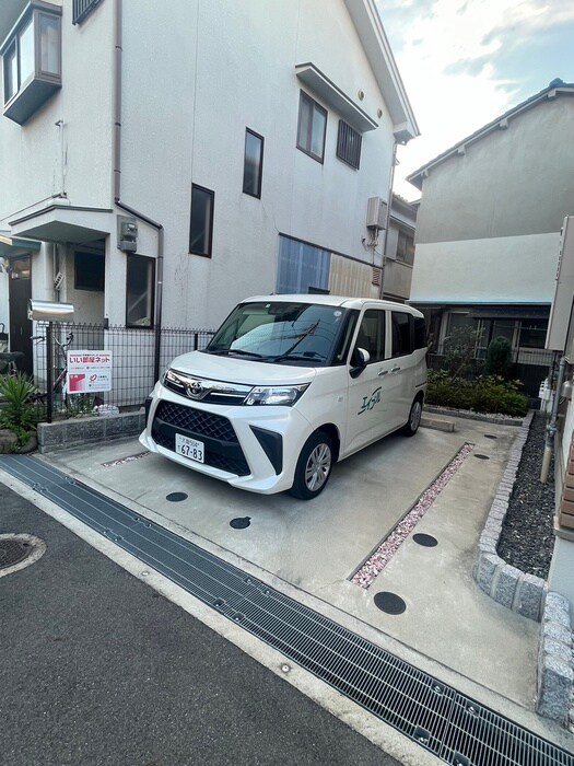 物件外観写真5　(駐車場)