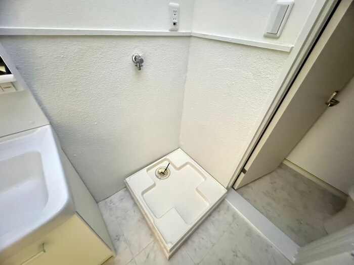 物件内観写真12　(洗濯機置場)