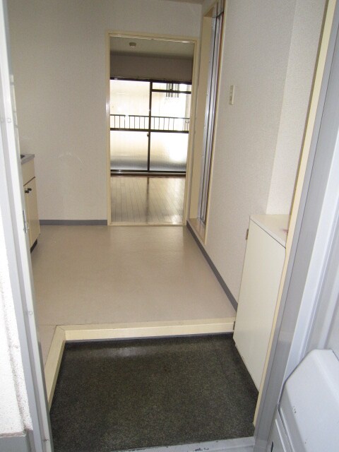 物件内観写真12　(玄関)