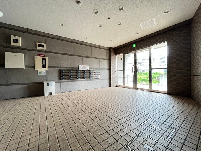 物件外観写真4　(エントランス部分)