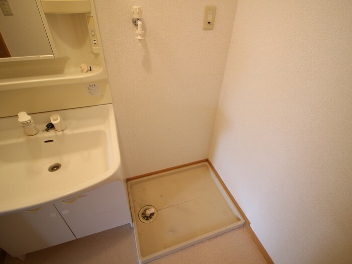 物件内観写真18　(洗濯機置場)