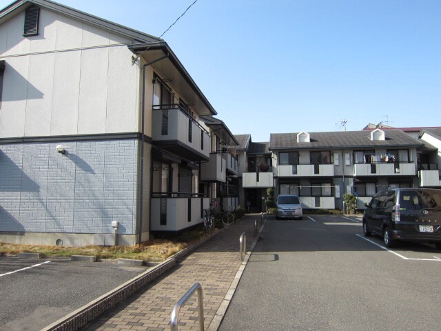 物件外観写真3　(駐車場)