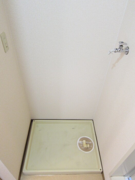 物件内観写真12　(洗濯機置場)