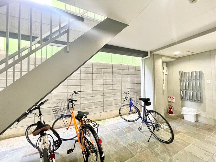 物件外観写真3　(駐輪場)