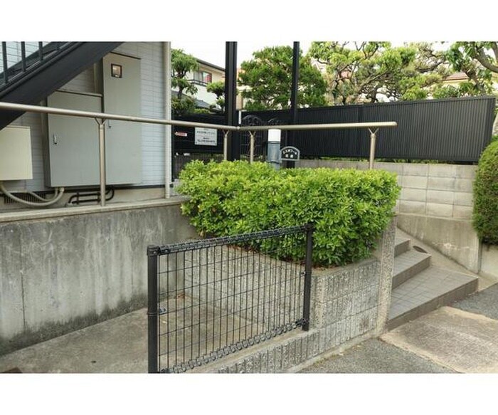 物件外観写真5　(エントランス部分)