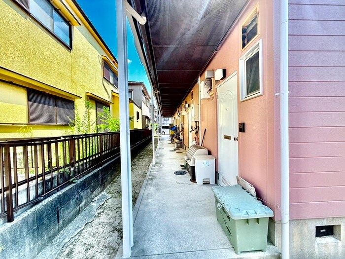 物件外観写真4　(エントランス部分)