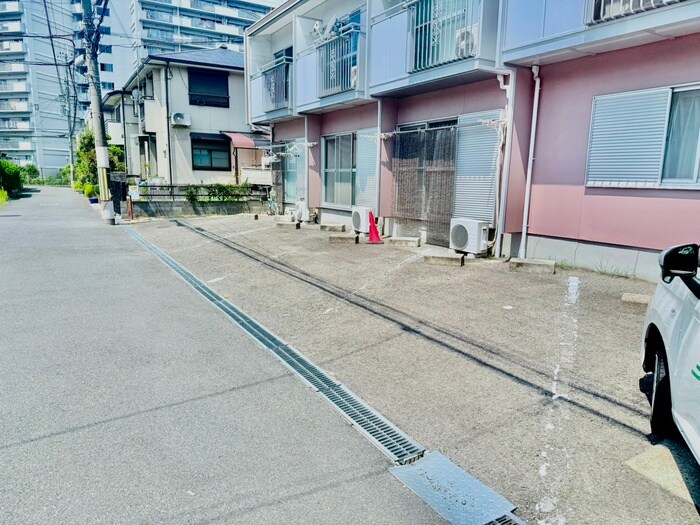 物件外観写真5　(駐車場)