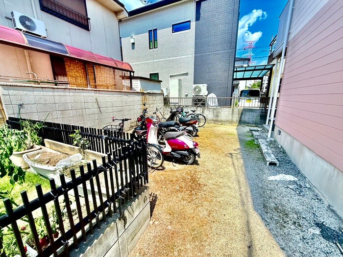 物件外観写真6　(駐輪場)