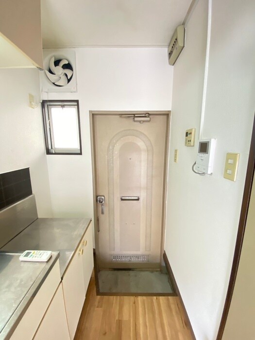 物件内観写真15　(玄関)