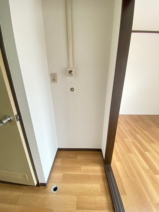 物件内観写真18　(洗濯機置場)