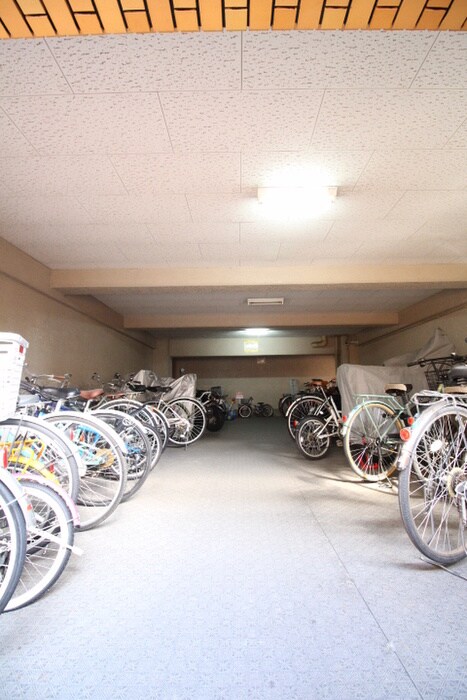 物件外観写真6　(駐輪場)