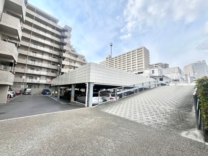 物件外観写真3　(駐車場)