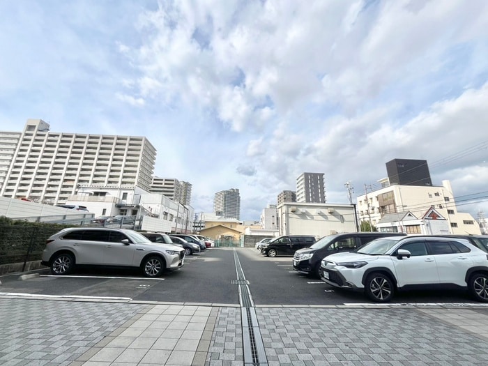 物件外観写真4　(駐車場)