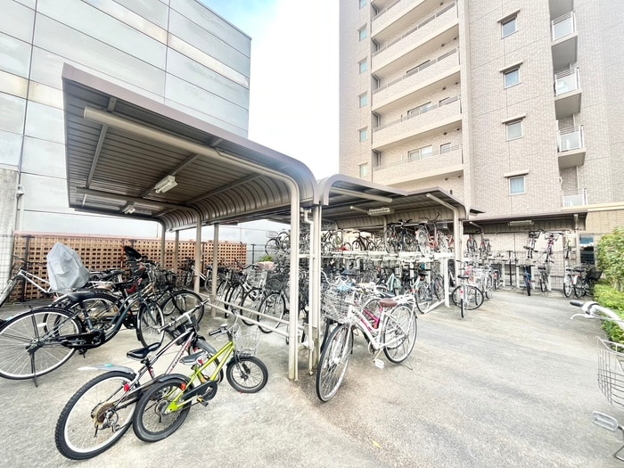 物件外観写真5　(駐輪場)