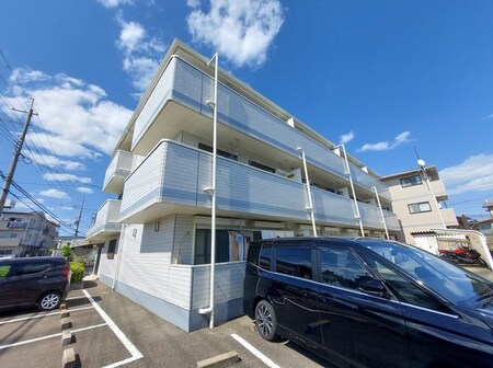 ファミール１号館外観写真
