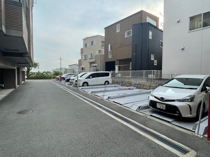 物件外観写真5　(駐車場)