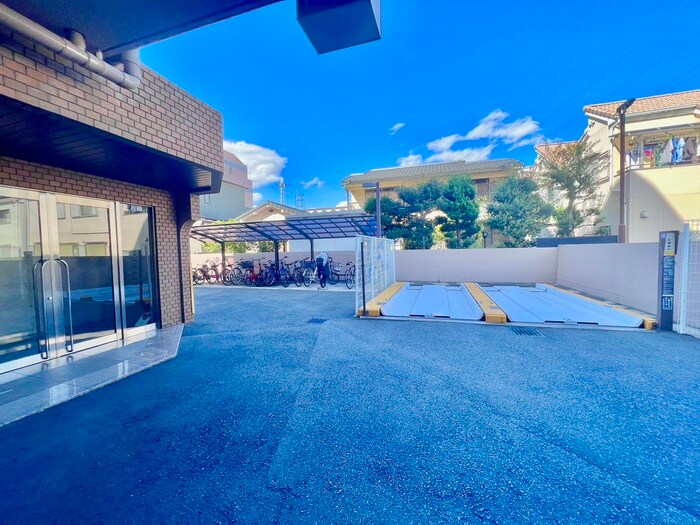 物件外観写真6　(駐車場)