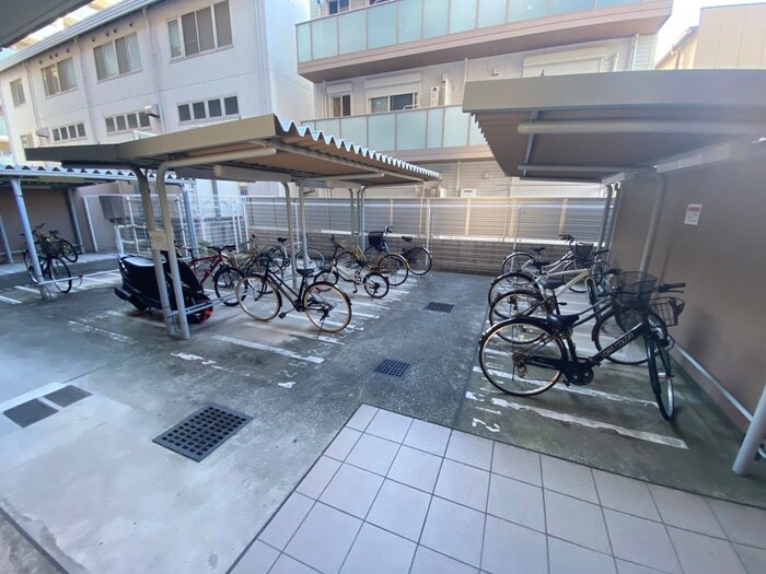 物件外観写真5　(駐輪場)