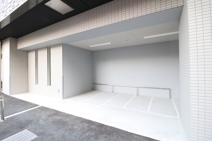 物件外観写真6　(バイク置き場)