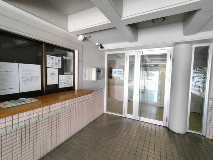 物件外観写真2　(エントランス部分)