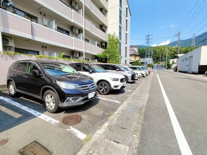 物件外観写真4　(駐車場)