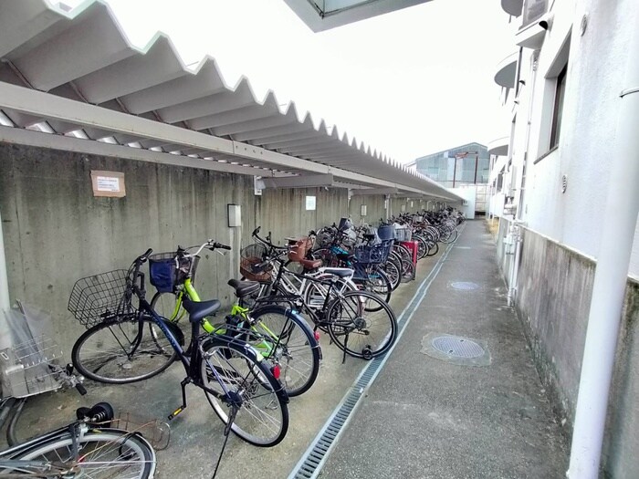 物件外観写真5　(駐輪場)