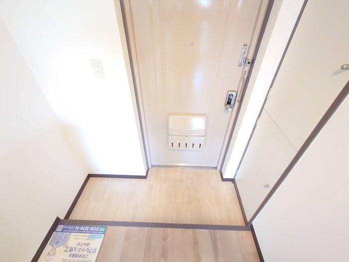 物件内観写真17　(玄関)