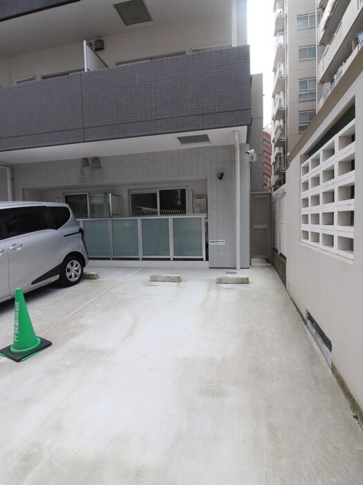 物件外観写真4　(駐車場)