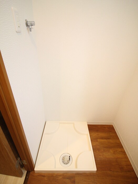 物件内観写真10　(洗濯機置場)