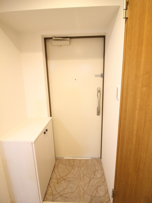 物件内観写真16　(玄関)
