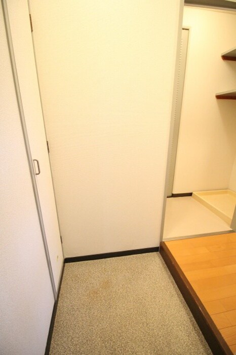 物件内観写真16　(玄関)