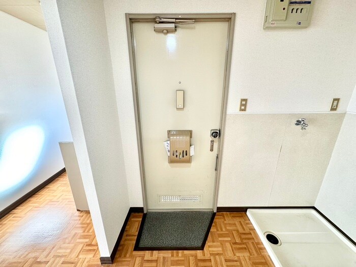 大村ハイツＣ棟の玄関