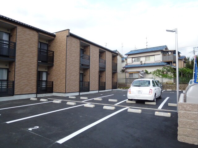 物件外観写真3　(駐車場)