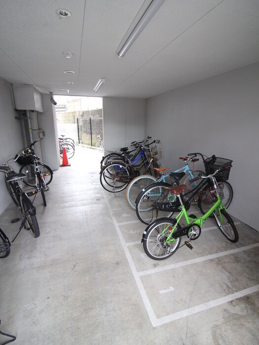 物件外観写真3　(駐輪場)