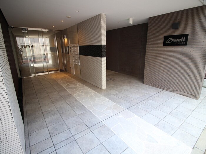 物件外観写真2　(エントランス部分)