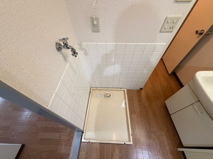 物件内観写真8　(洗濯機置場)