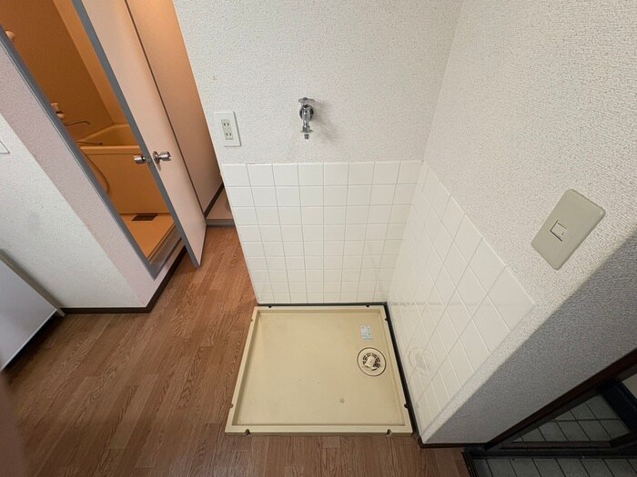 物件内観写真11　(洗濯機置場)