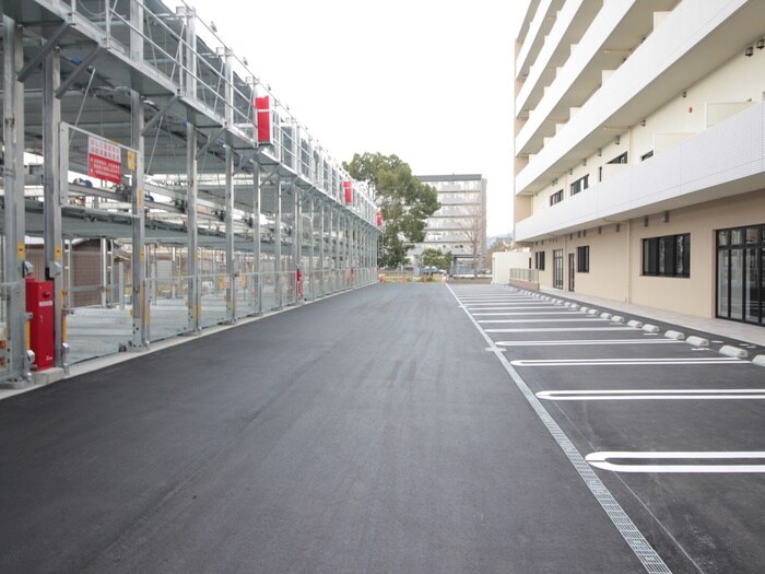 物件外観写真3　(駐車場)