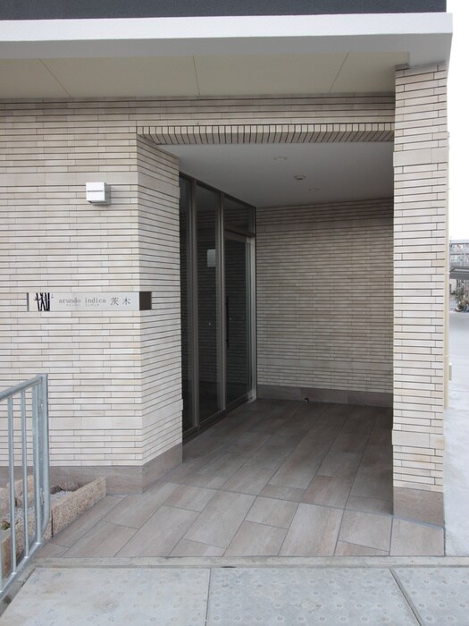 物件外観写真5　(エントランス部分)