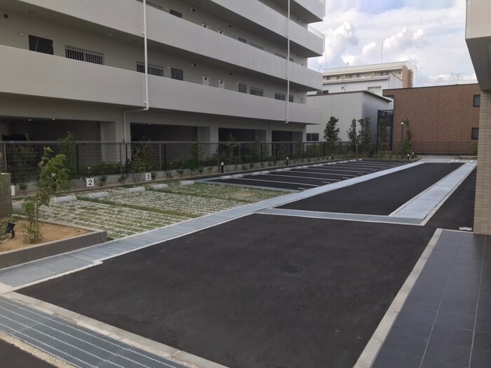 物件外観写真5　(駐車場)