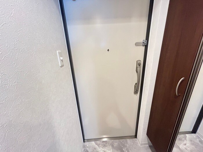 物件内観写真12　(玄関)